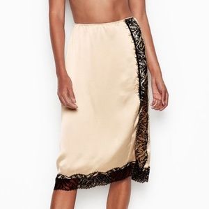 Victoria’s Secret Satin slip skirt Large in Tan